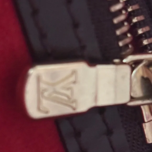 Louis Vuitton Brown Damier Ebene Tote with Red Interior - Picture 10 of 16